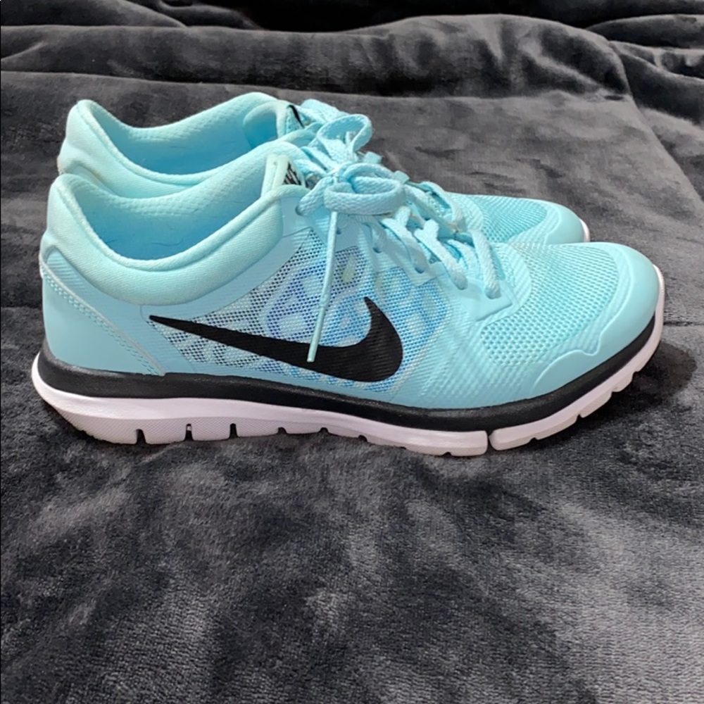 Women’s Nike Flex Shoe 6